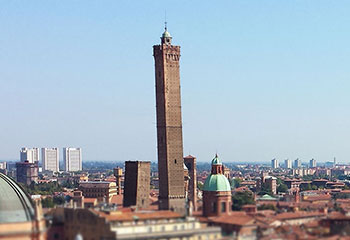Le due Torri di Bologna: la Torre degli Asinelli e Garisenda