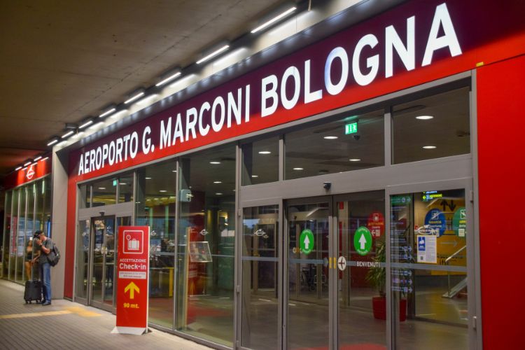 Arrivare a Bologna in aereo e raggiungere il centro