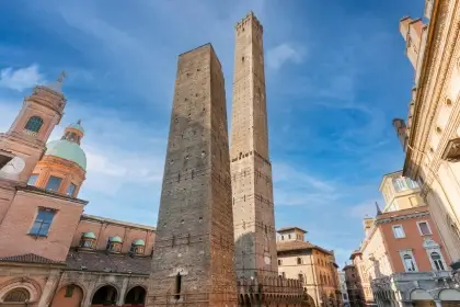 Le due torri bologna: simboli della citt&agrave;