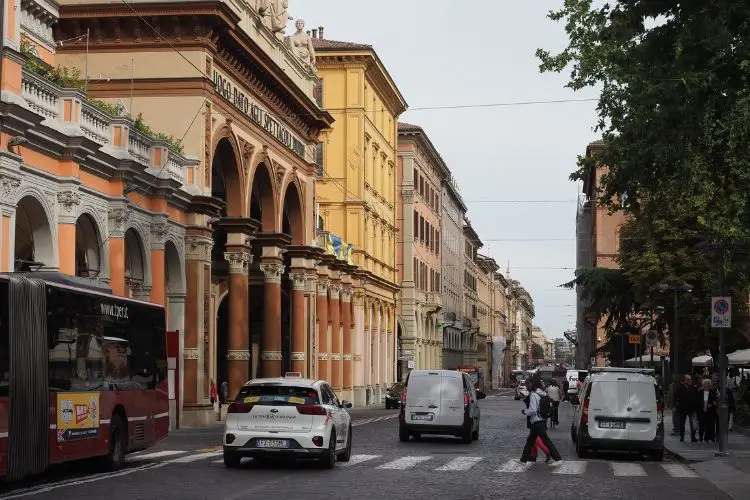 Arrivare a Bologna in automobile e dove parcheggiare