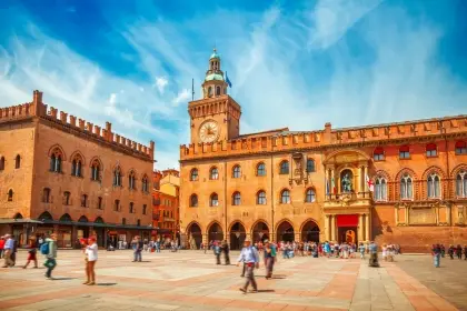 Piazza Maggiore: the beating heart of Bologna